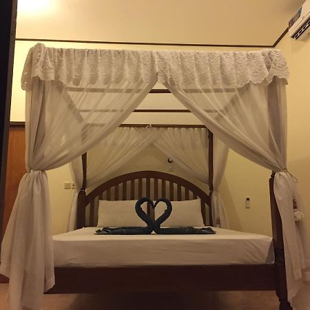 Warung Pantai Bungalows Амед Экстерьер фото