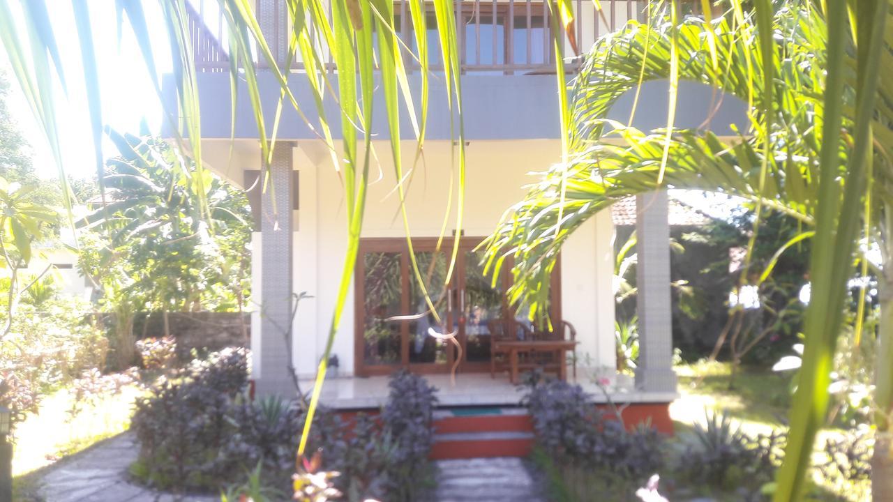 Warung Pantai Bungalows Амед Экстерьер фото