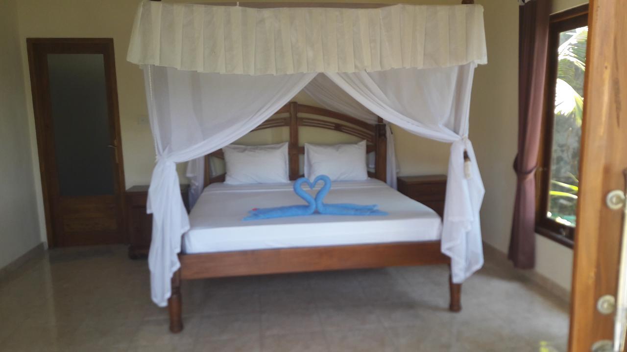Warung Pantai Bungalows Амед Экстерьер фото