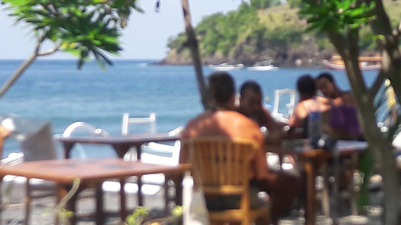 Warung Pantai Bungalows Амед Экстерьер фото